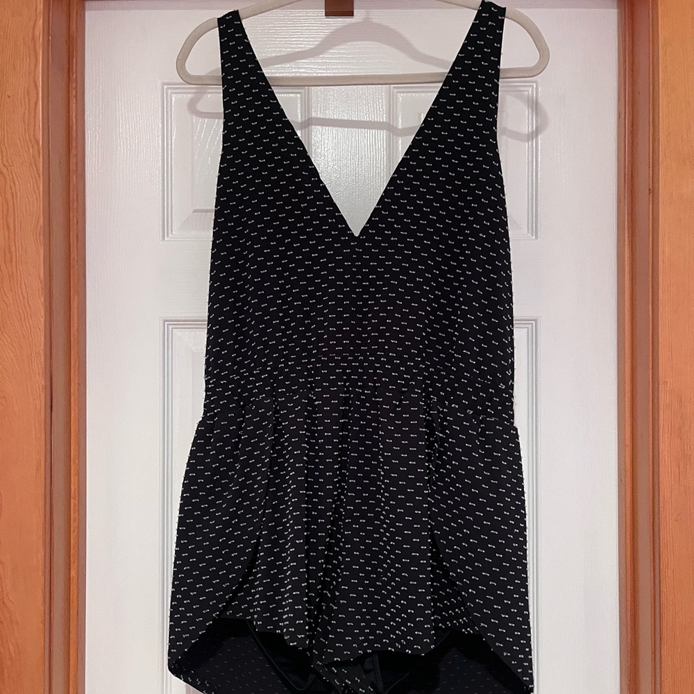 FREE PEOPLE MOVEMENT - Short B/W Romper - size L